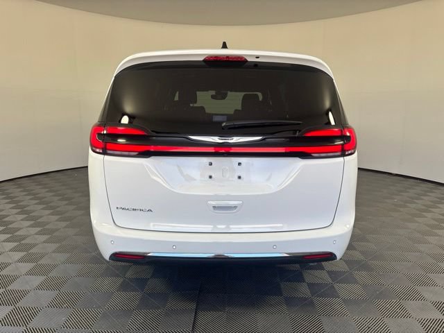 Used 2025 Chrysler Pacifica Select FWD image 36