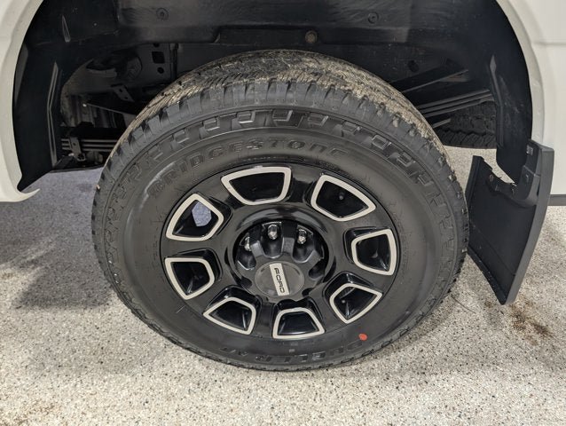 Used 2023 Ford F350 Platinum w/ FX4 Off-Road Package AWD/4WD image 13
