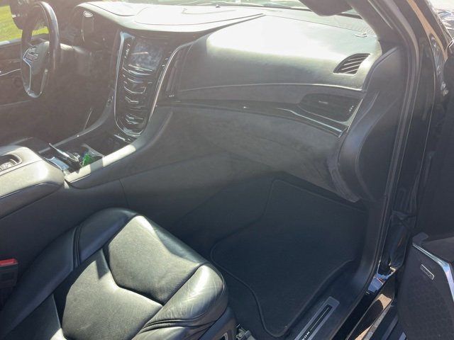 Used 2020 Cadillac Escalade Platinum image 37
