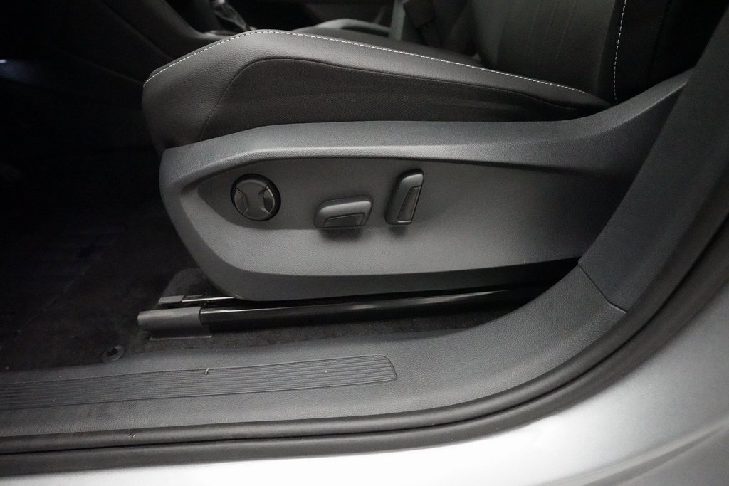 Used 2024 Volkswagen Tiguan SE image 30