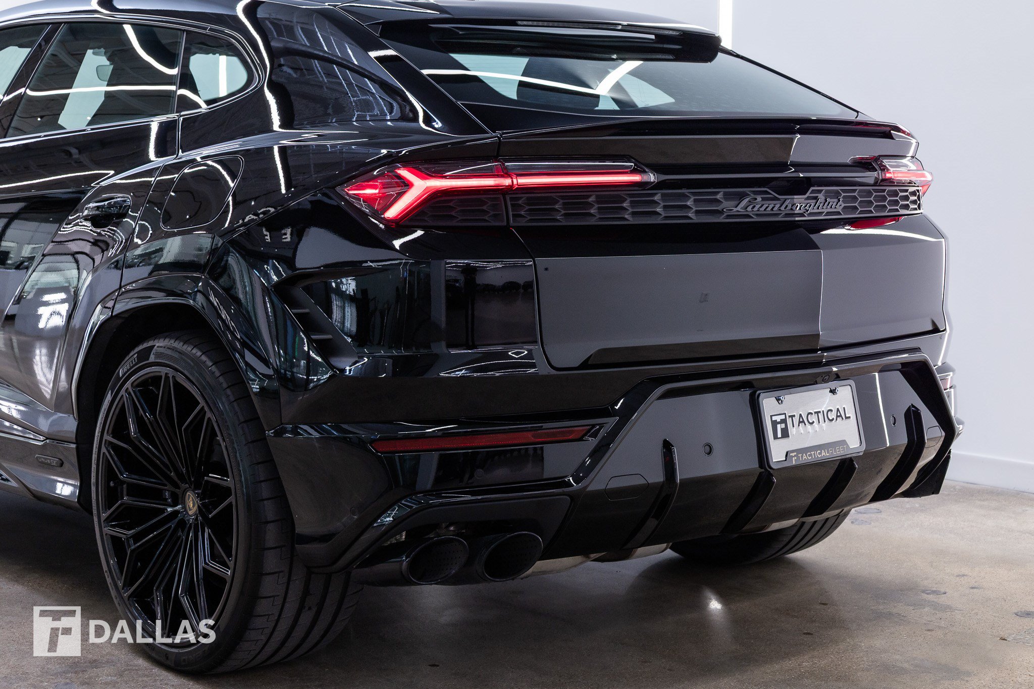 Used 2026 Lamborghini Urus SE AWD/4WD image 9