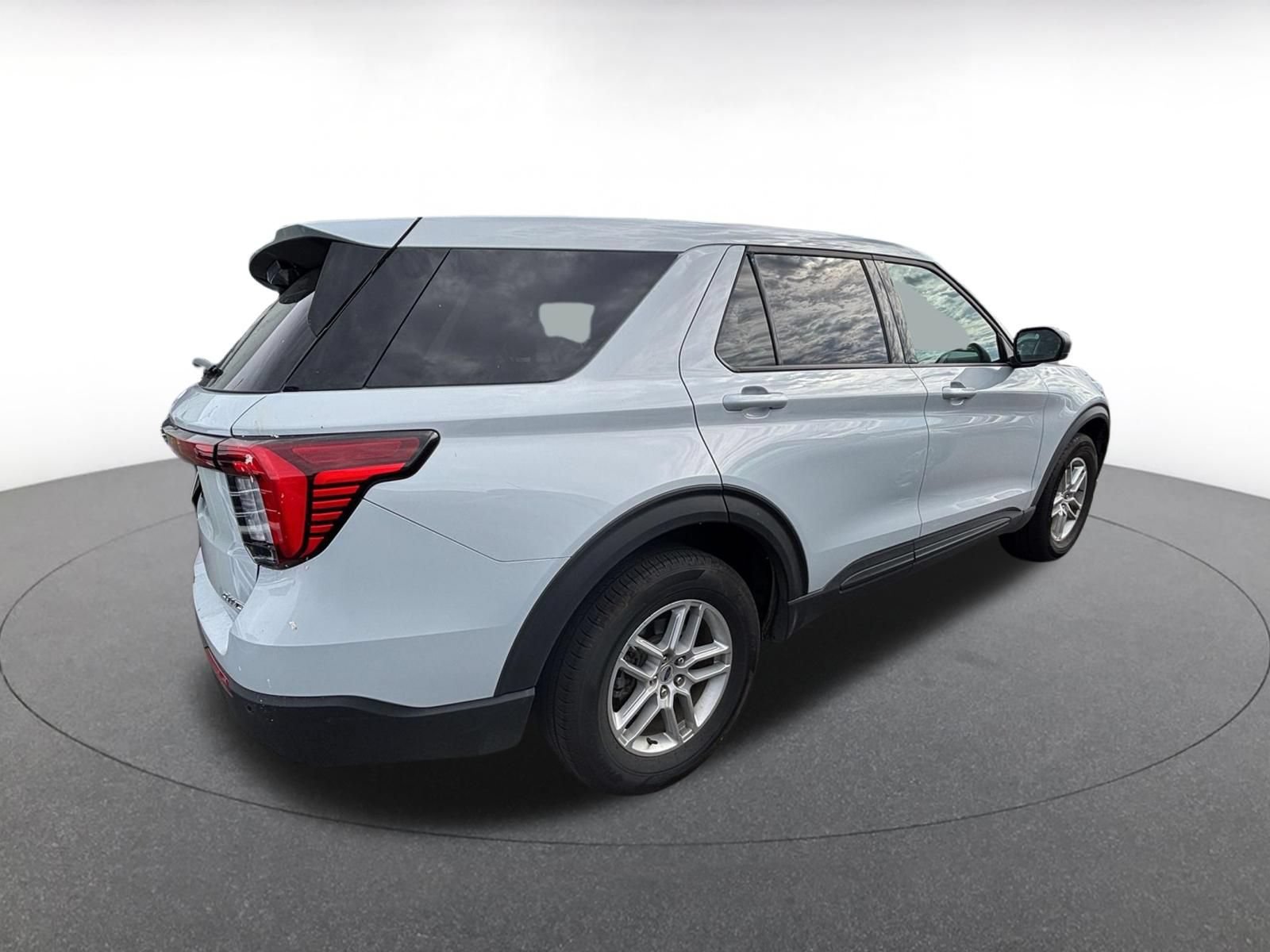 Used 2026 Ford Explorer Active AWD/4WD image 14