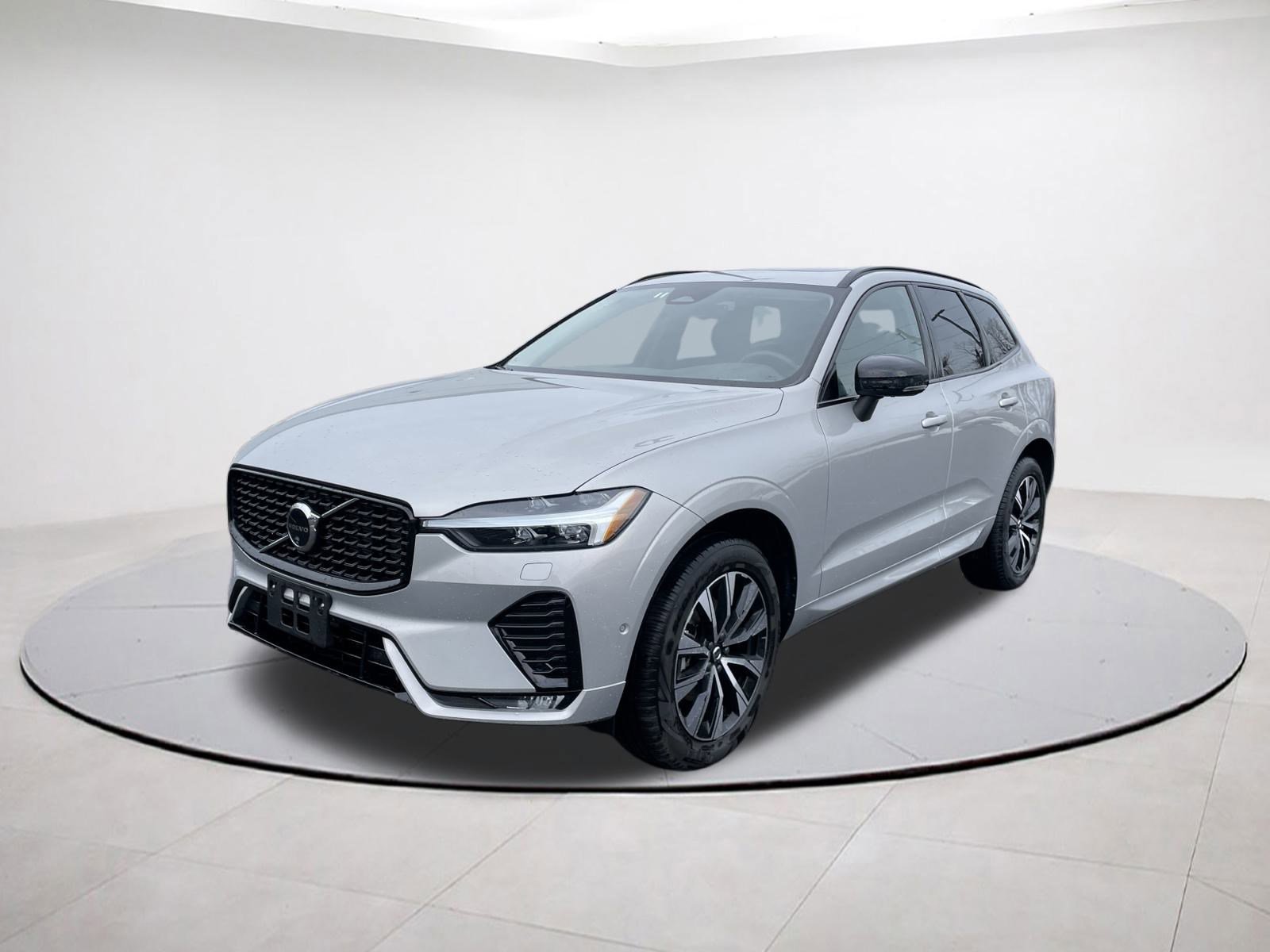 Used 2025 Volvo XC60 B5 Plus image 3