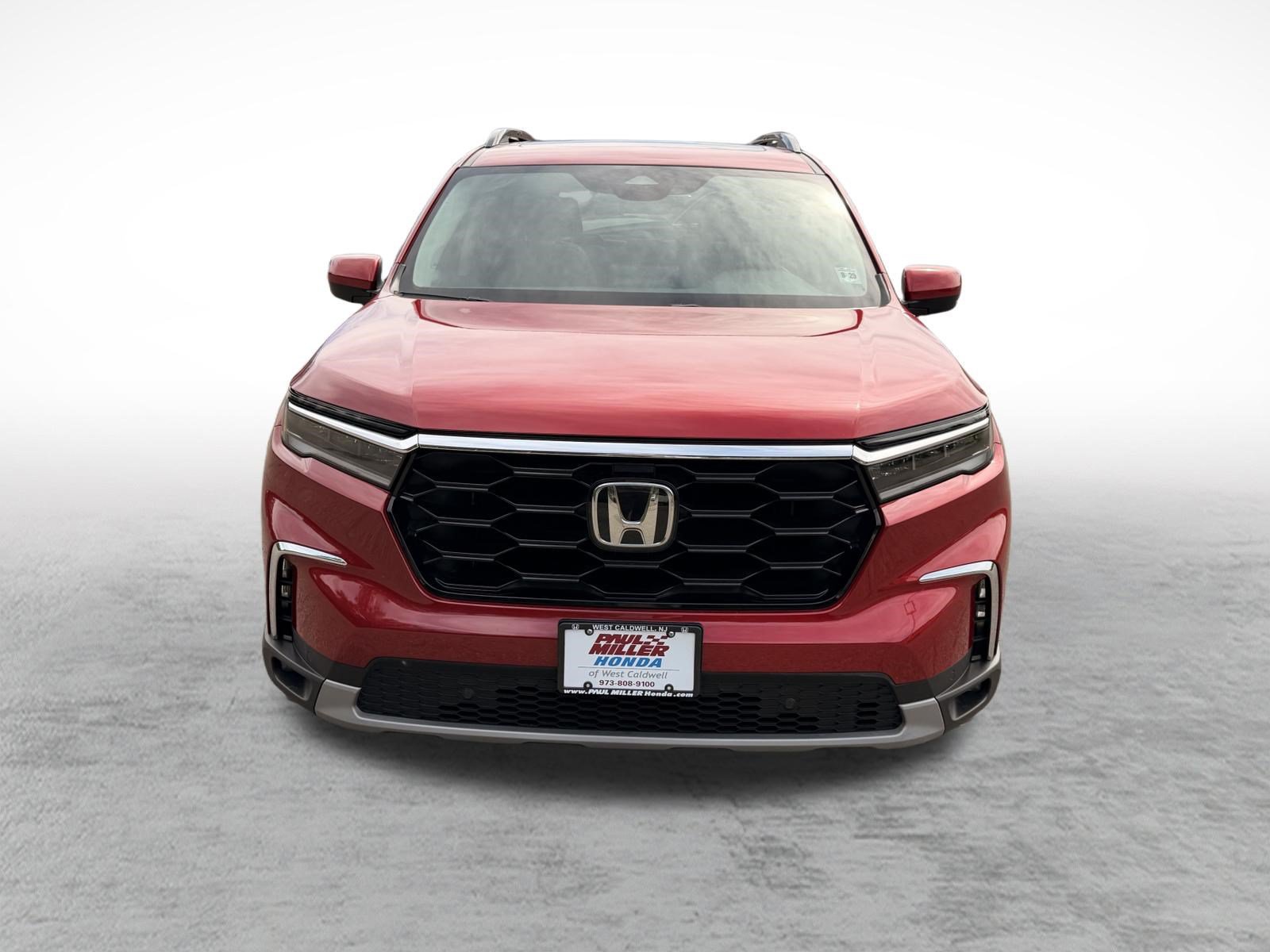 Used 2025 Honda Pilot Touring image 2