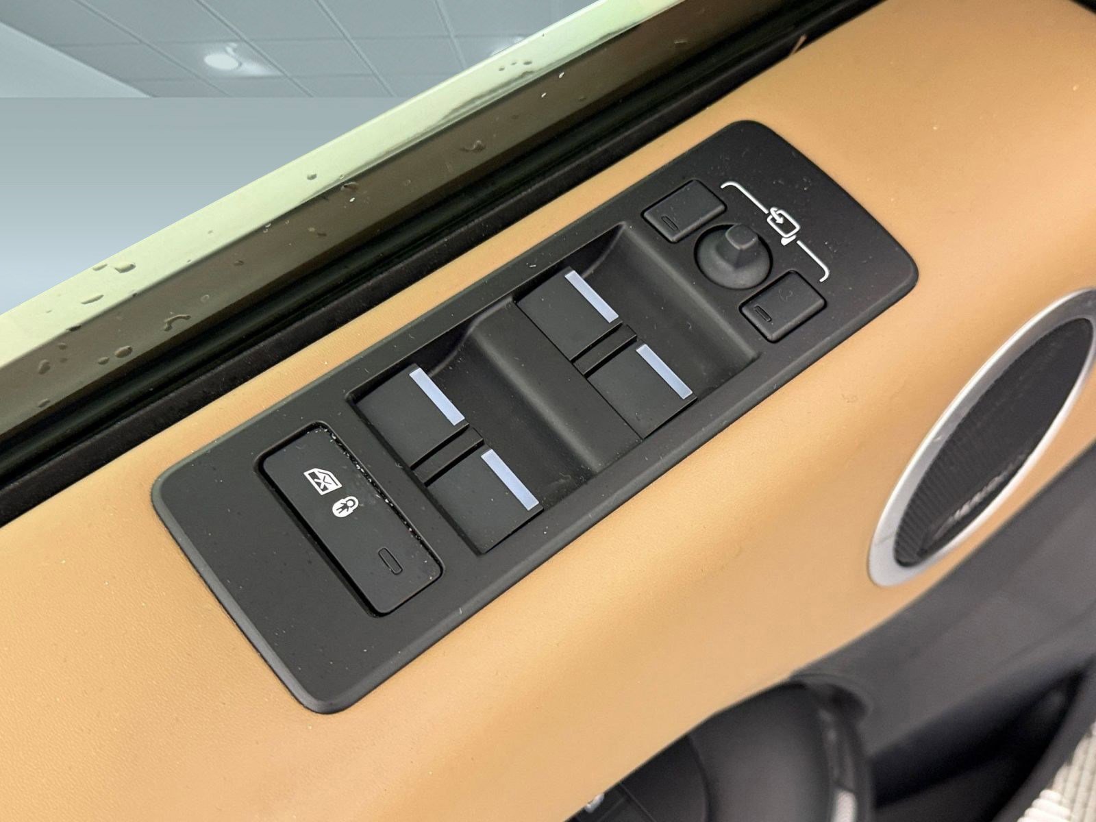 Used 2023 Land Rover Discovery S R-Dynamic AWD/4WD image 12