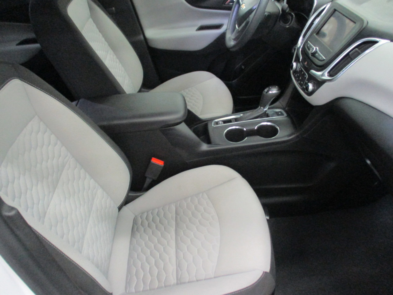 Used 2021 Chevrolet Equinox LT w/ Driver Convenience Package image 12