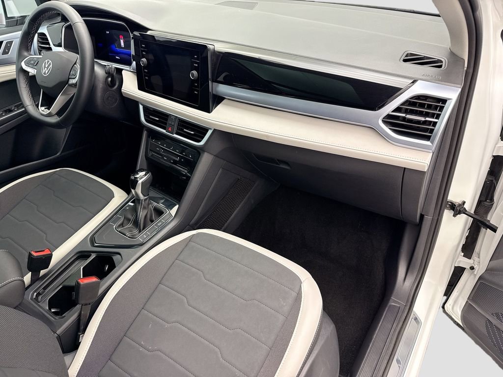 Used 2025 Volkswagen Taos SE w/ Panoramic Sunroof Package image 15