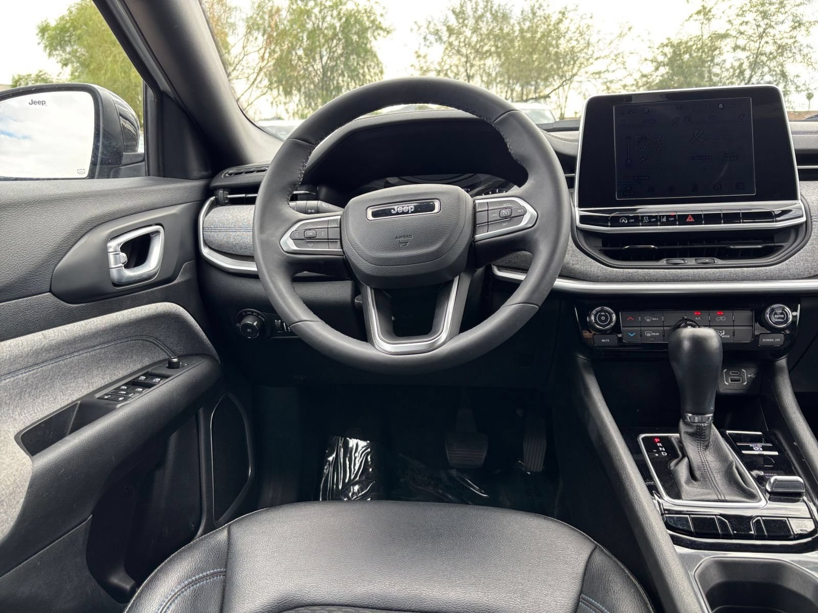 Used 2025 Jeep Compass Latitude AWD/4WD image 33