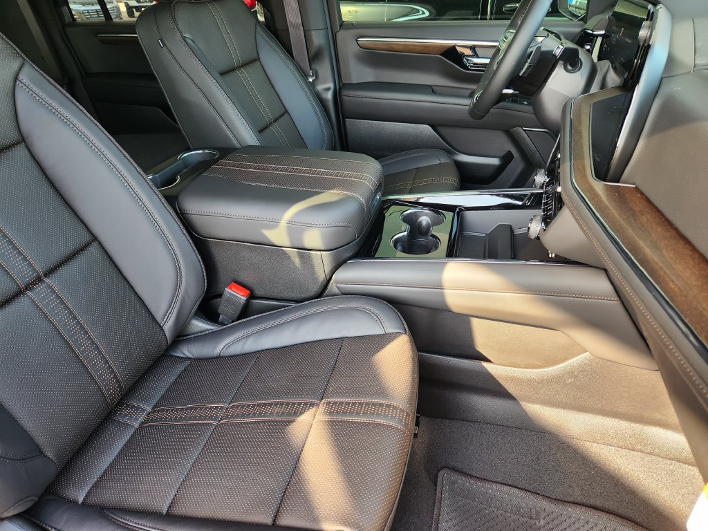 New 2026 Chevrolet Suburban High Country AWD/4WD image 11