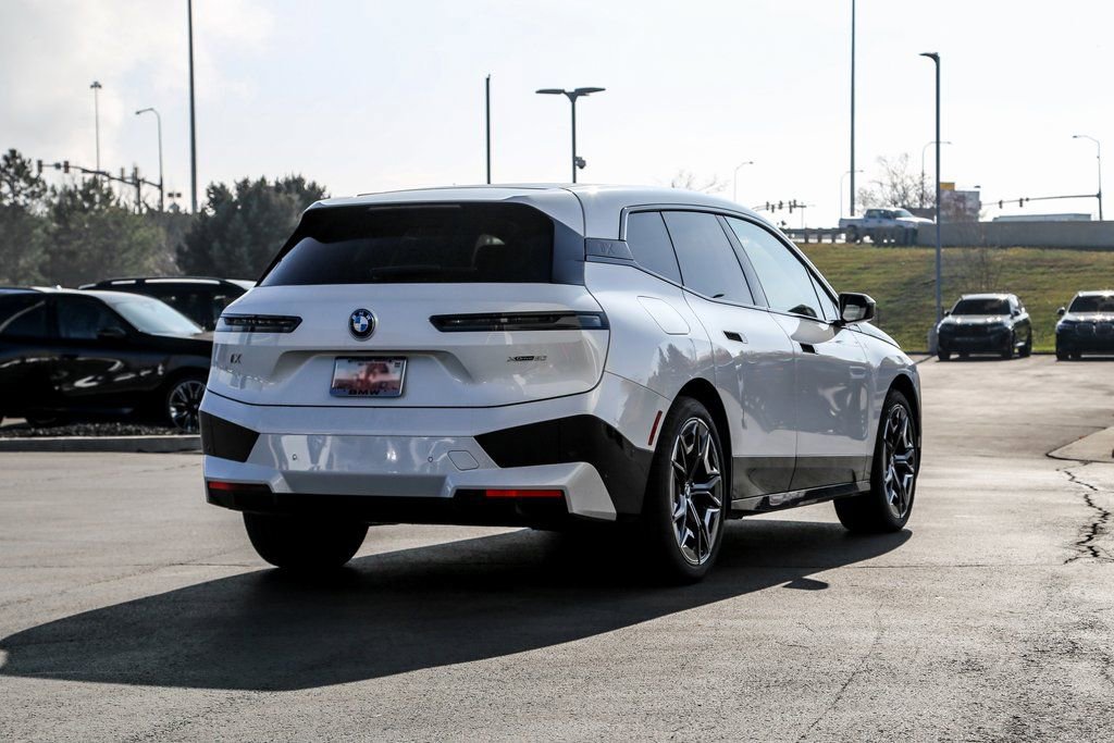 Used 2025 BMW iX xDrive50 w/ Premium Package image 5