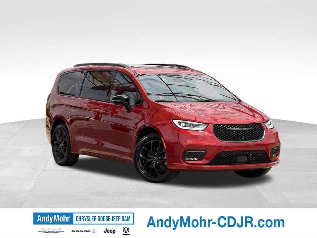 Used 2025 Chrysler Pacifica Limited w/ Uconnect Theater Family Group AWD/4WD image 1