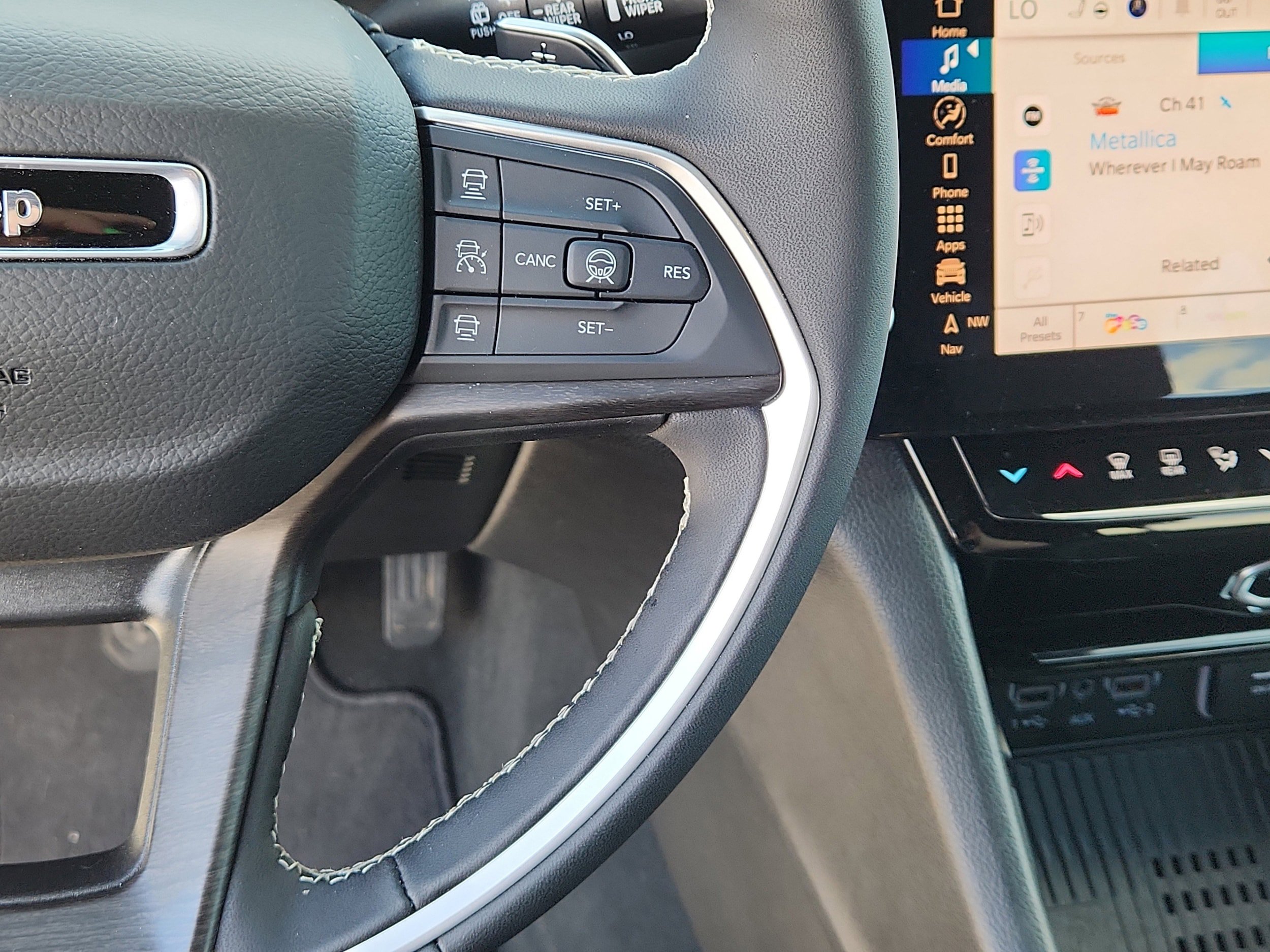 New 2026 Jeep Grand Cherokee Altitude AWD/4WD image 16