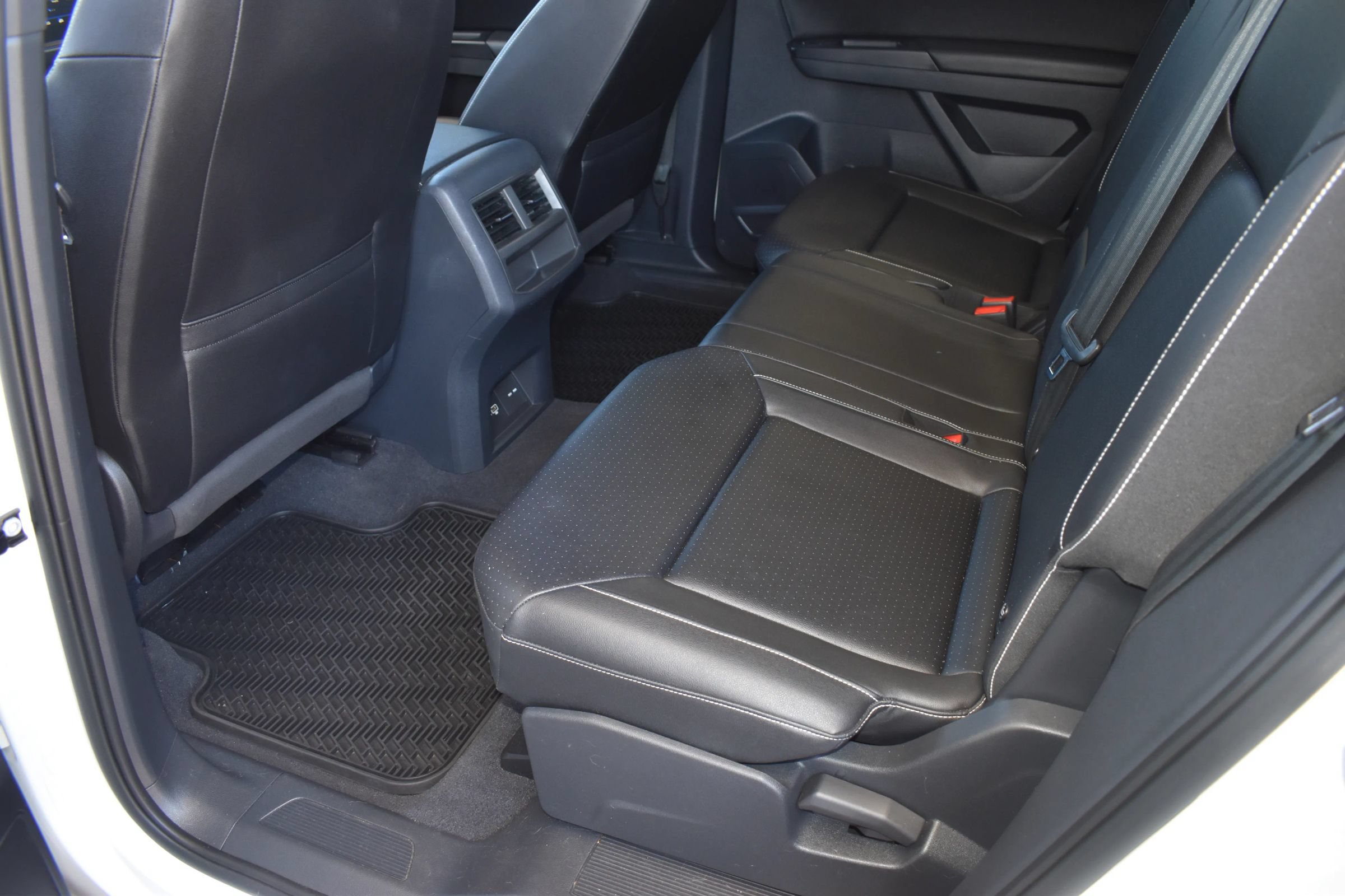Used 2020 Volkswagen Atlas Cross Sport SE w/ Panoramic Sunroof Package AWD/4WD image 15