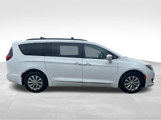 Used 2017 Chrysler Pacifica Touring-L FWD image 27