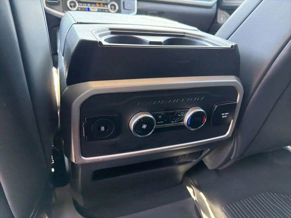 Used 2024 Ford Expedition XLT image 14
