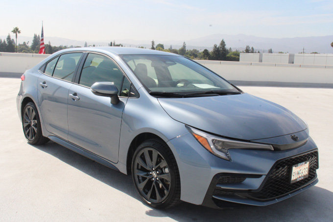 Certified 2026 Toyota Corolla SE FWD image 2