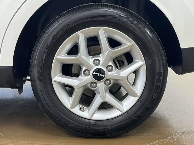 Used 2025 Kia Soul LX w/ LX Technology Package FWD image 13