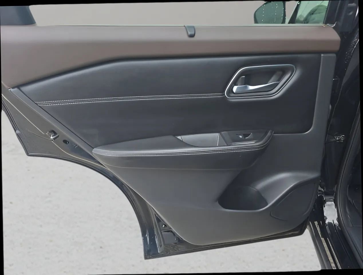Used 2021 Nissan Rogue SV AWD/4WD image 12