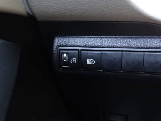 Used 2025 Toyota Corolla LE FWD image 39