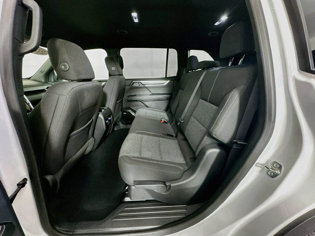 Used 2025 GMC Acadia Elevation FWD image 32