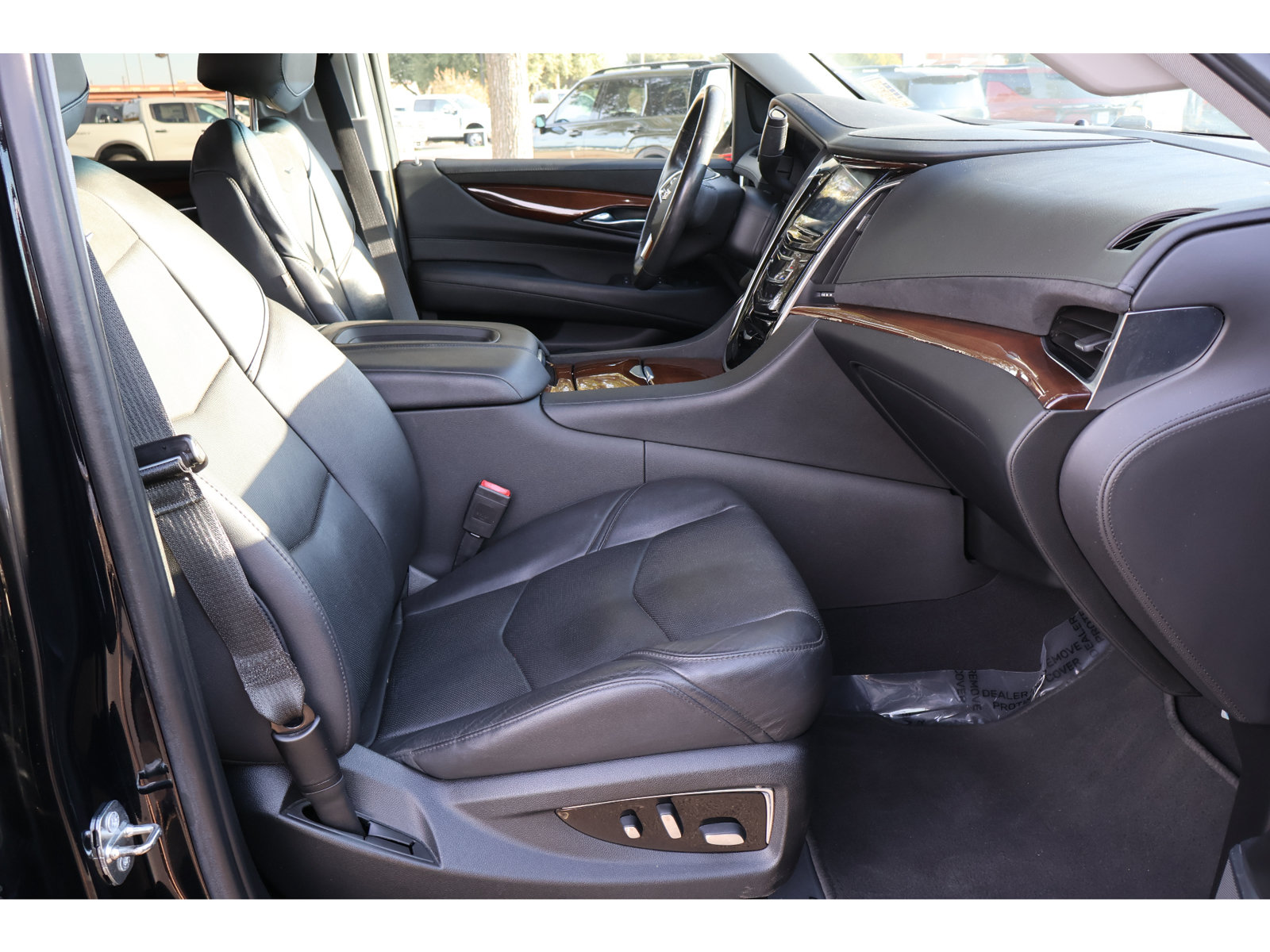 Used 2019 Cadillac Escalade Premium Luxury RWD image 18