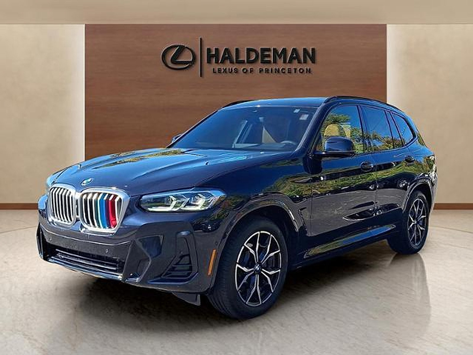 Used 2023 BMW X3 xDrive30i w/ M Sport Package AWD/4WD image 3
