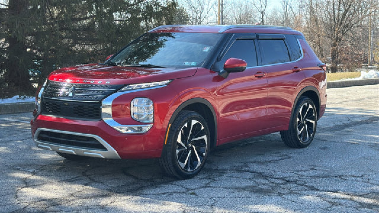 Used 2022 Mitsubishi Outlander SEL image 2