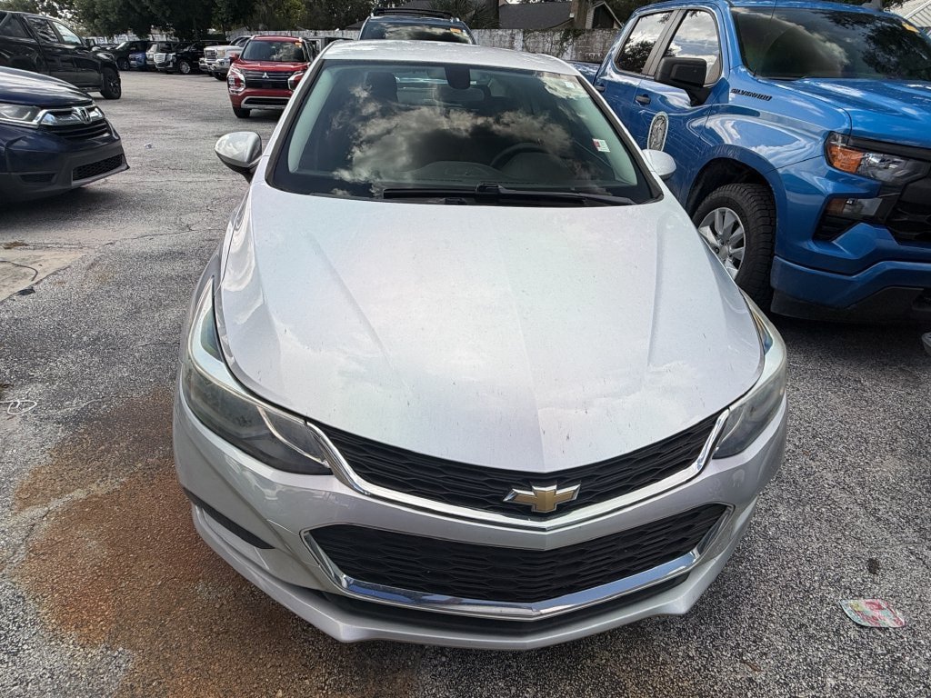 Used 2017 Chevrolet Cruze LT w/ Convenience Package FWD image 2