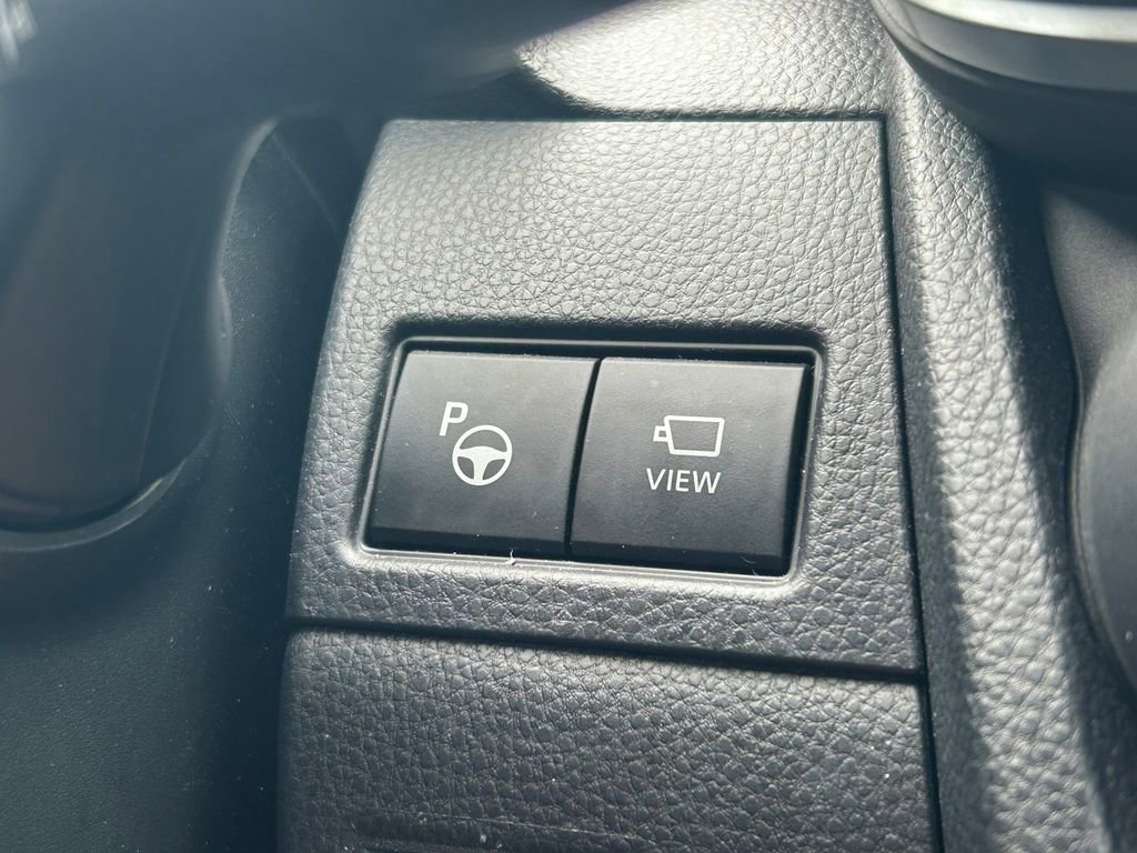 Used 2024 Toyota Prius Limited image 29