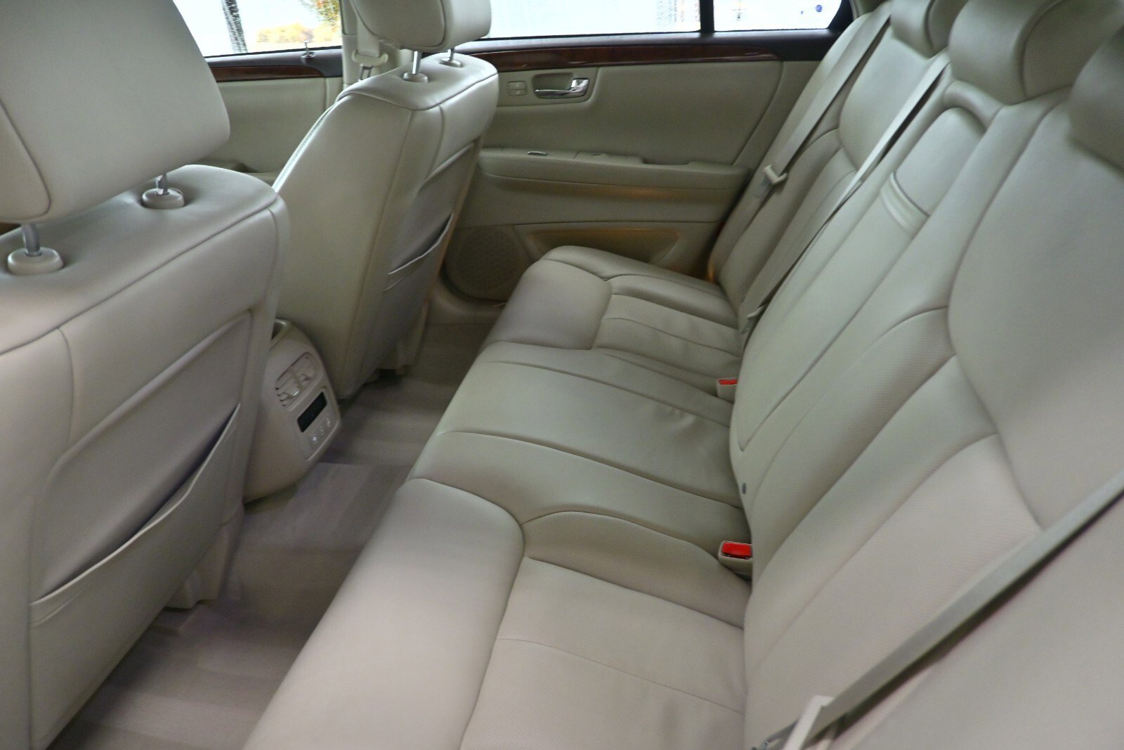 Used 2007 Cadillac DTS Luxury I w/ Trunk Convenience Package image 9