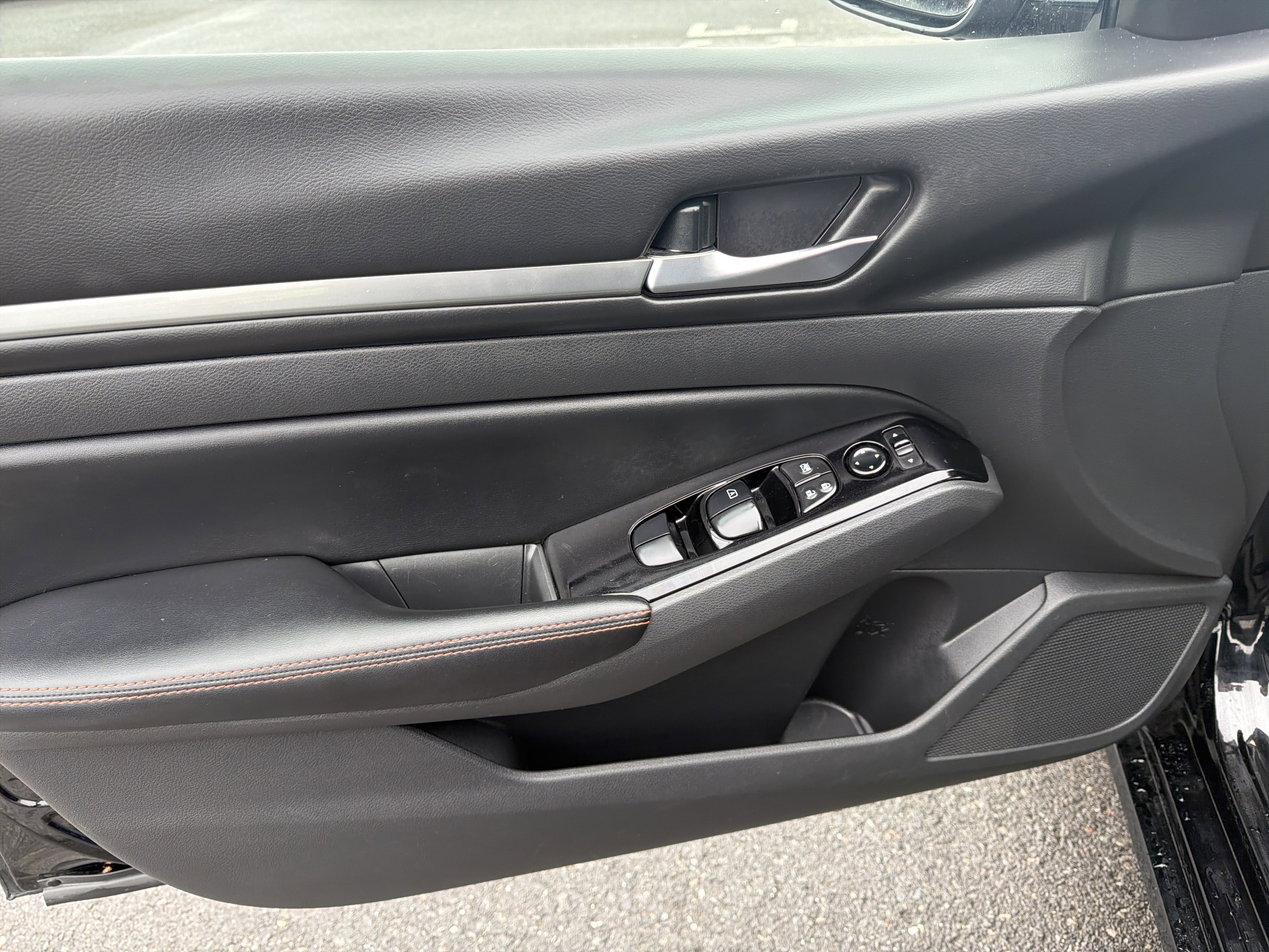 Used 2024 Nissan Altima 2.5 SR FWD image 15