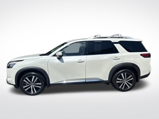 Used 2024 Nissan Pathfinder Platinum w/ Cargo Package AWD/4WD image 5