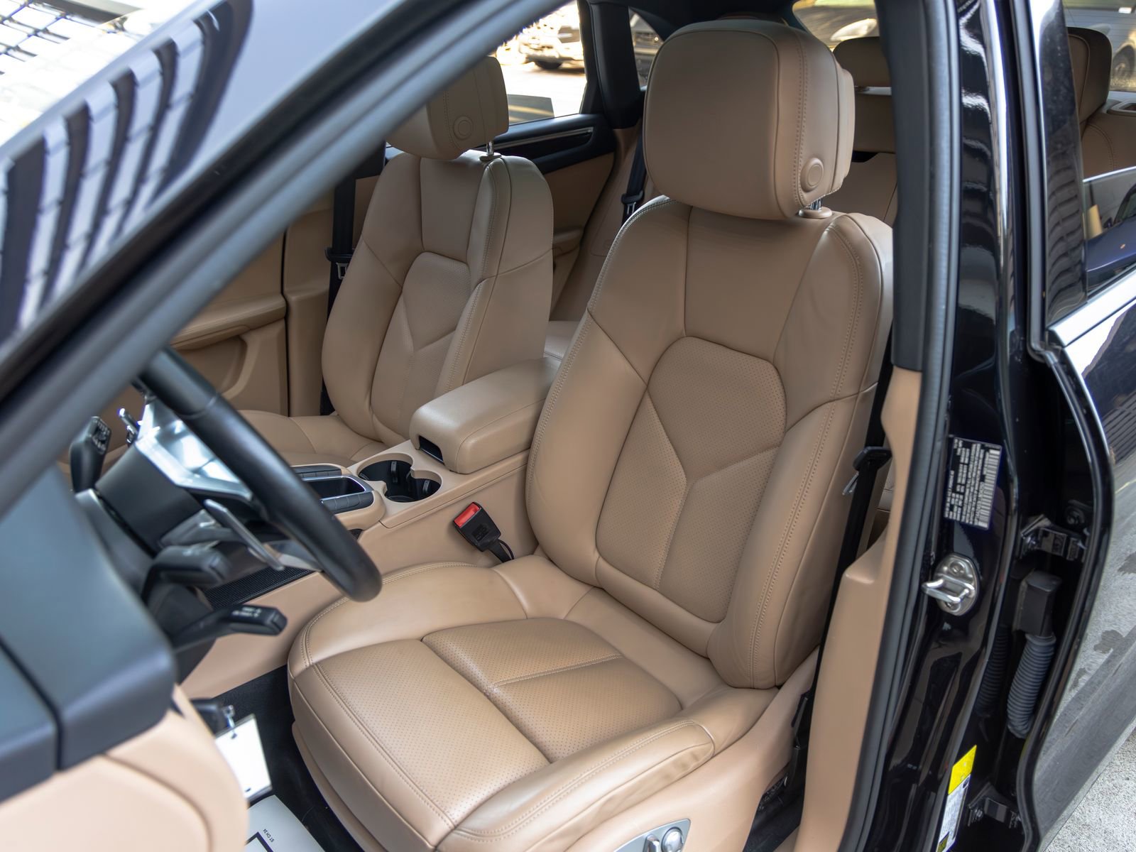 Certified 2020 Porsche Macan AWD/4WD image 5