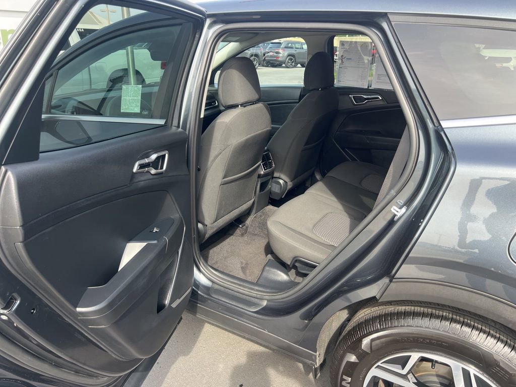 Used 2025 Kia Sportage LX FWD image 21