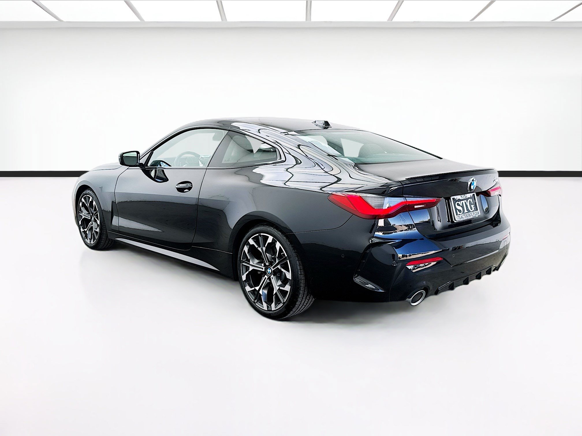 Used 2025 BMW 430i Coupe w/ M Sport Package RWD image 6