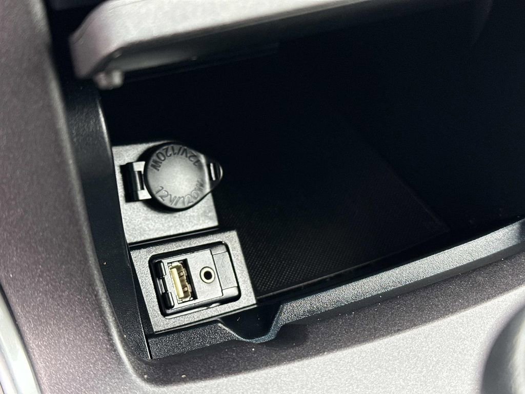 Used 2016 Toyota Camry XLE image 14