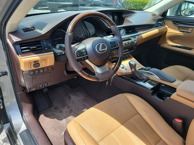 Used 2016 Lexus ES 350 w/ Luxury Package w/Wood Trim FWD image 33