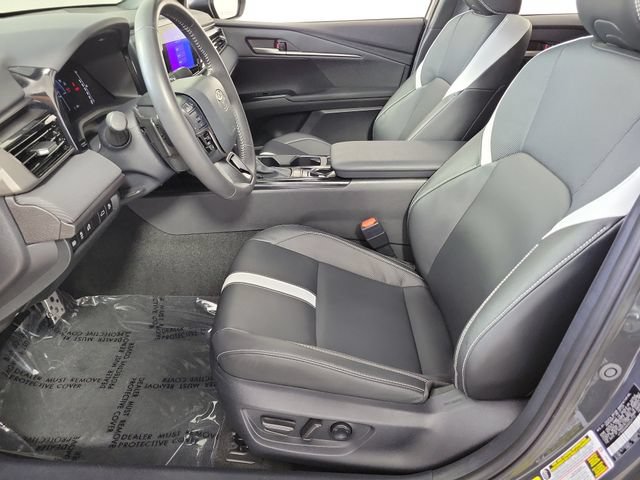 Used 2025 Toyota Camry SE w/ Convenience Package FWD image 19