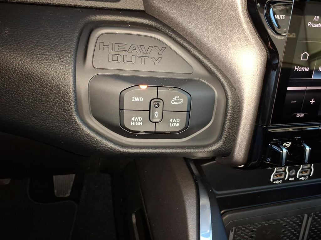 New 2026 RAM 2500 Laramie AWD/4WD image 15