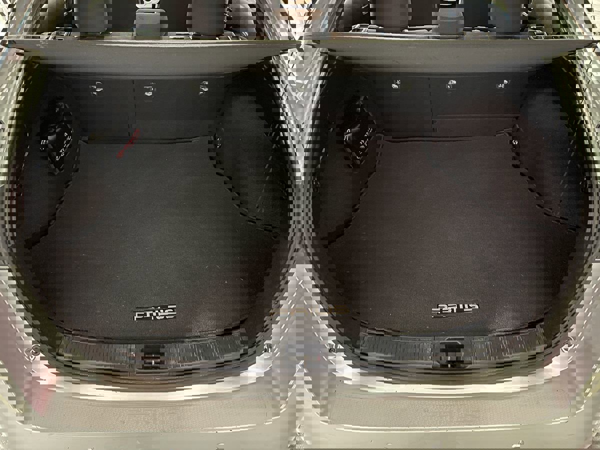Used 2018 Toyota Prius Three image 11