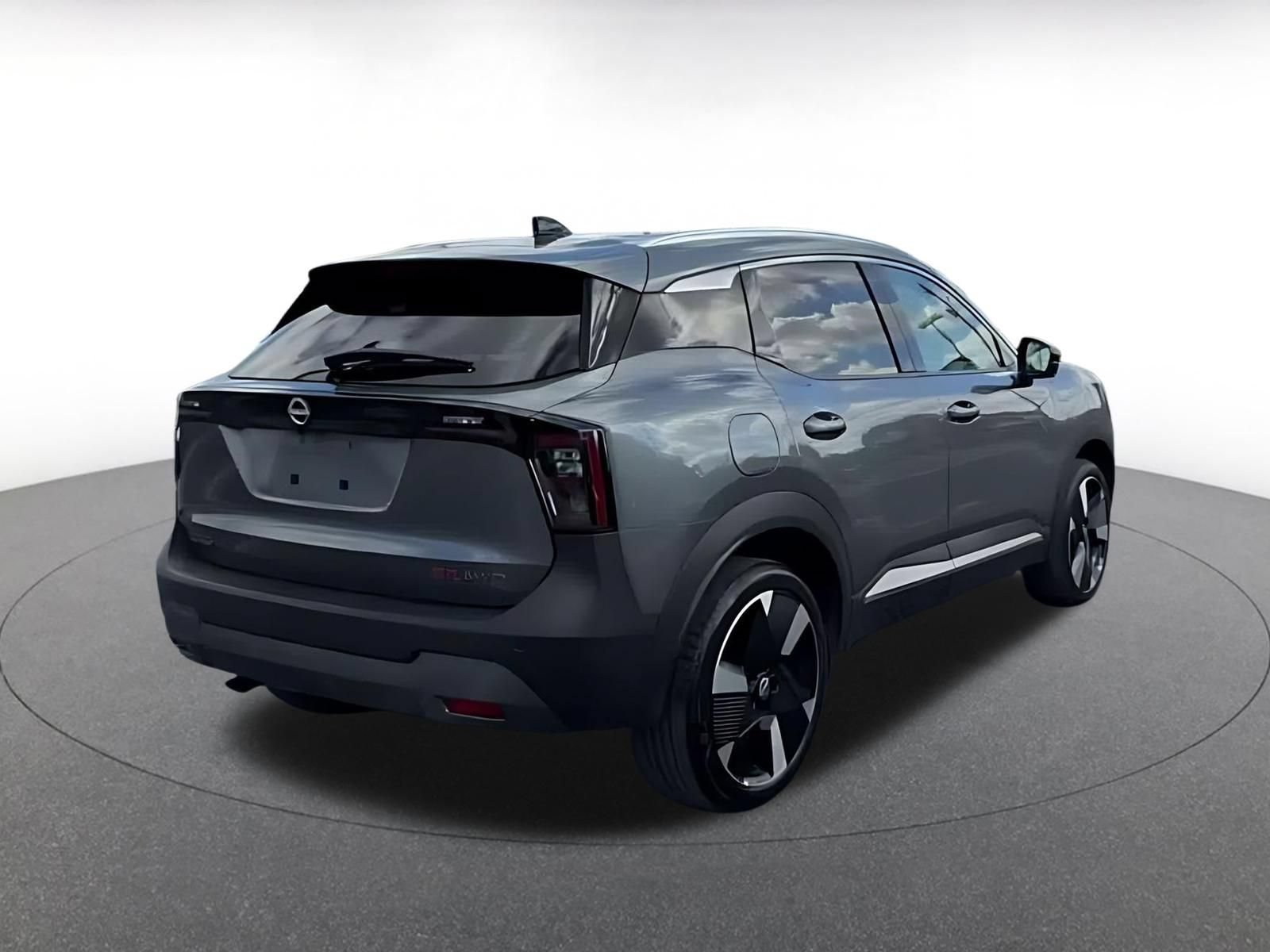 Used 2026 Nissan Kicks SR AWD/4WD image 14