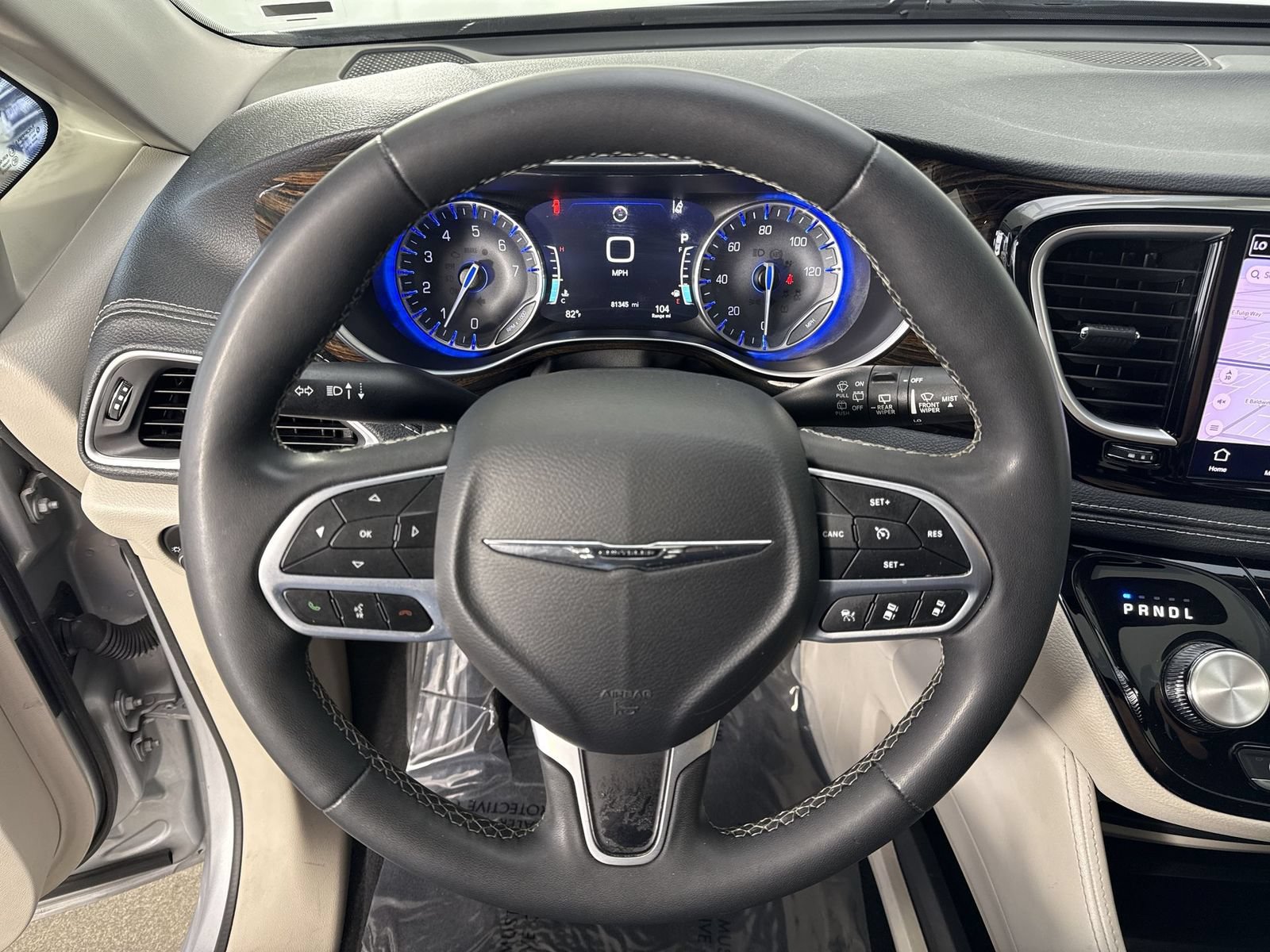 Used 2023 Chrysler Pacifica Limited FWD image 11