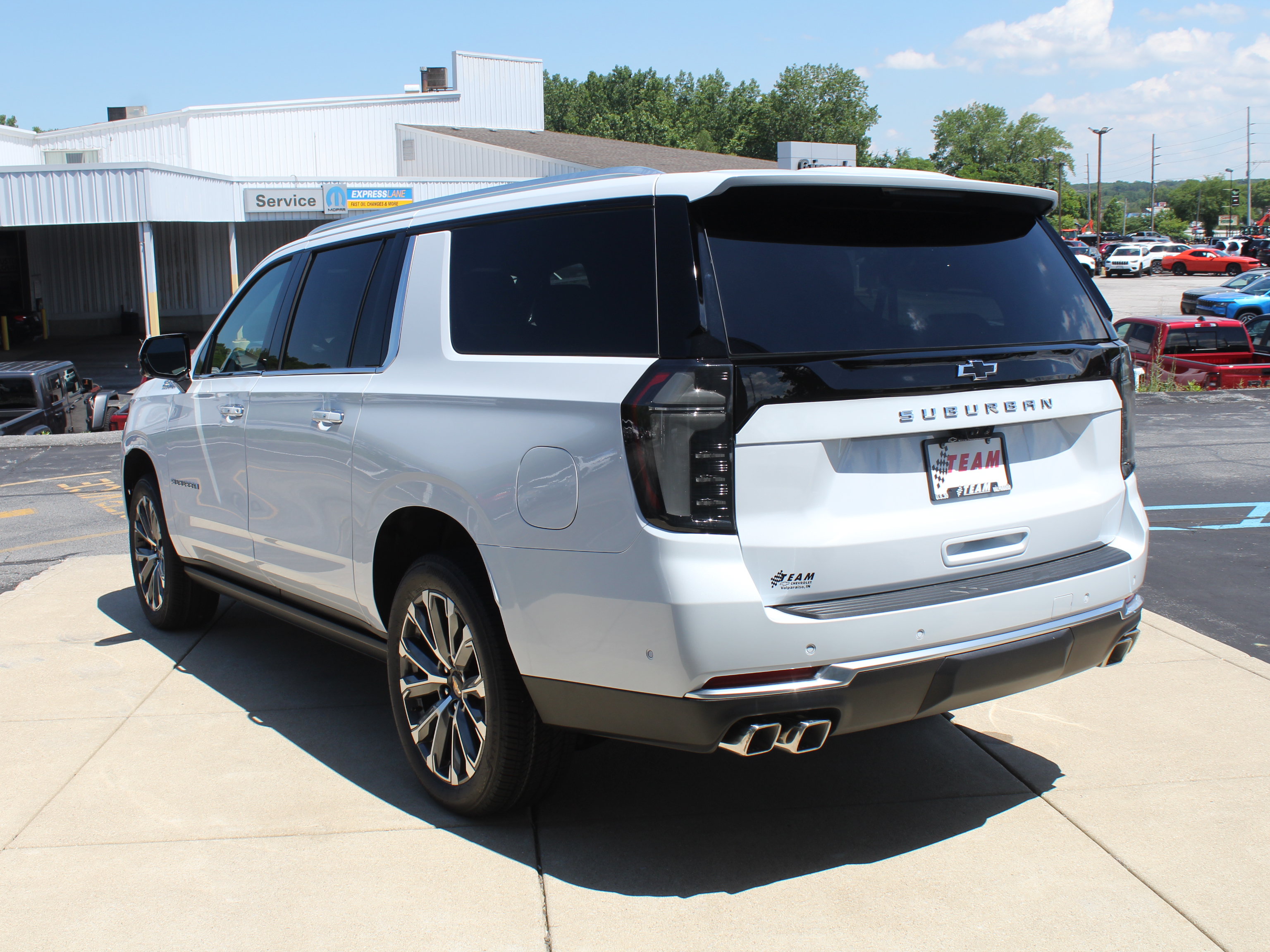 New 2026 Chevrolet Suburban High Country w/ LPO, Illumination Package AWD/4WD image 5