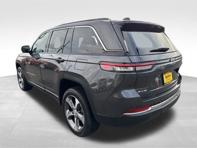 Used 2024 Jeep Grand Cherokee Limited w/ Luxury Tech Group II image 8