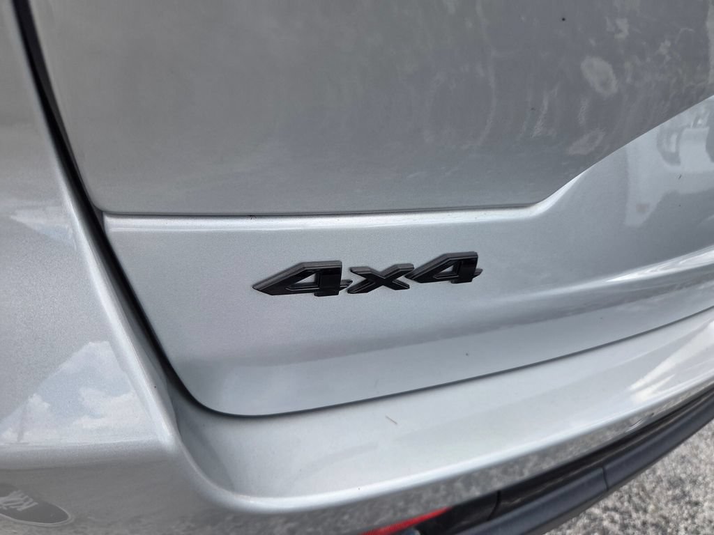 Used 2025 Jeep Grand Cherokee Altitude AWD/4WD image 12