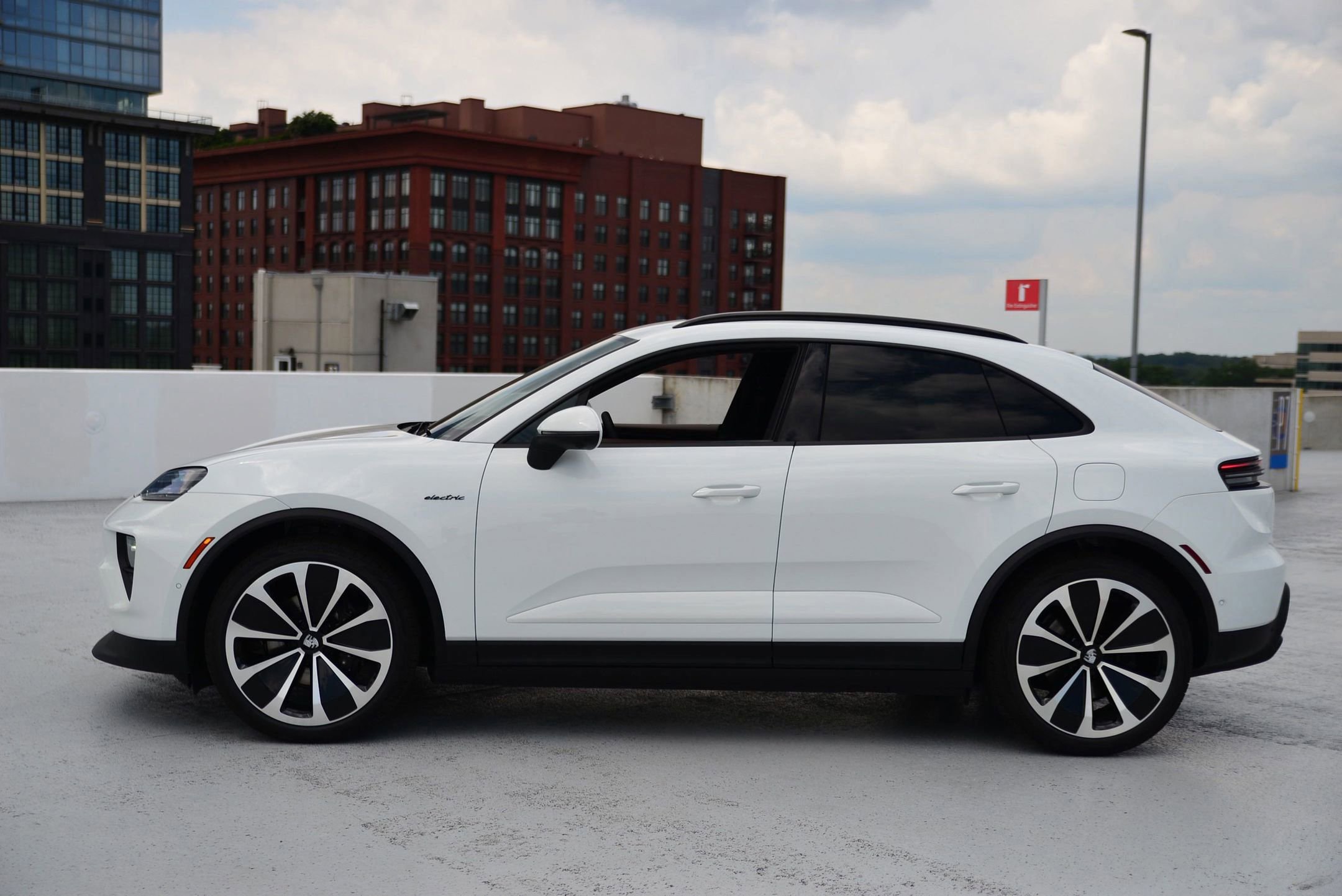 New 2025 Porsche Macan 4 Electric image 2