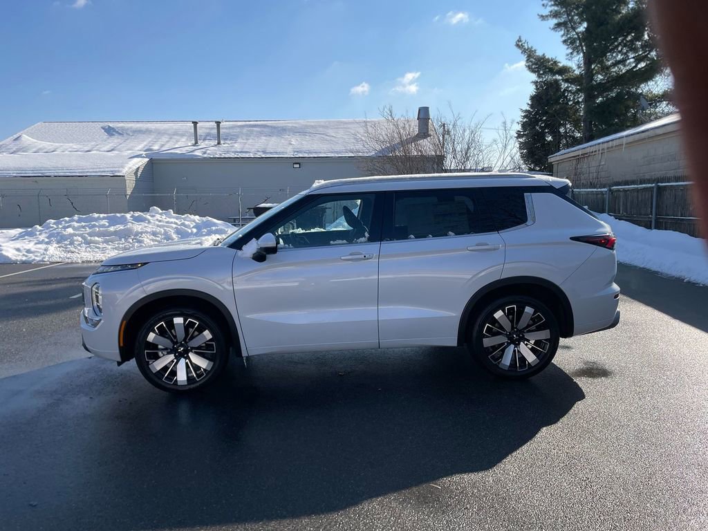 New 2026 Mitsubishi Outlander SEL image 9