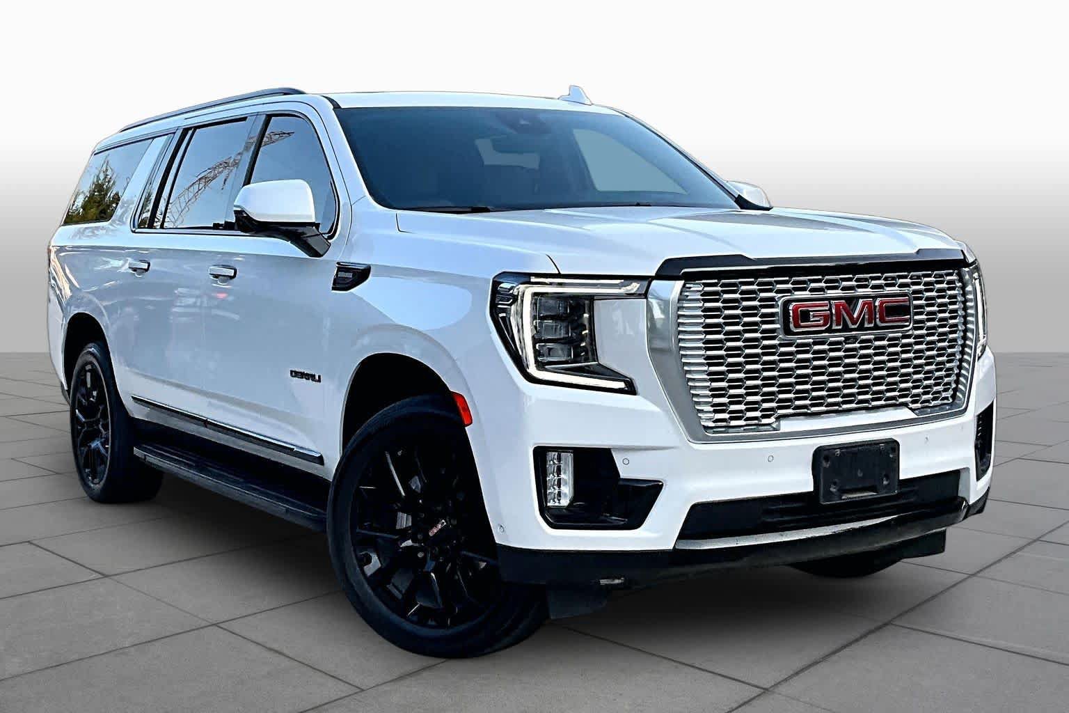 Used 2024 GMC Yukon XL Denali w/ Advanced Technology Package AWD/4WD image 3