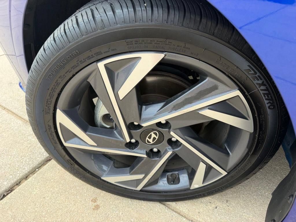 Used 2025 Hyundai Elantra SEL FWD image 27