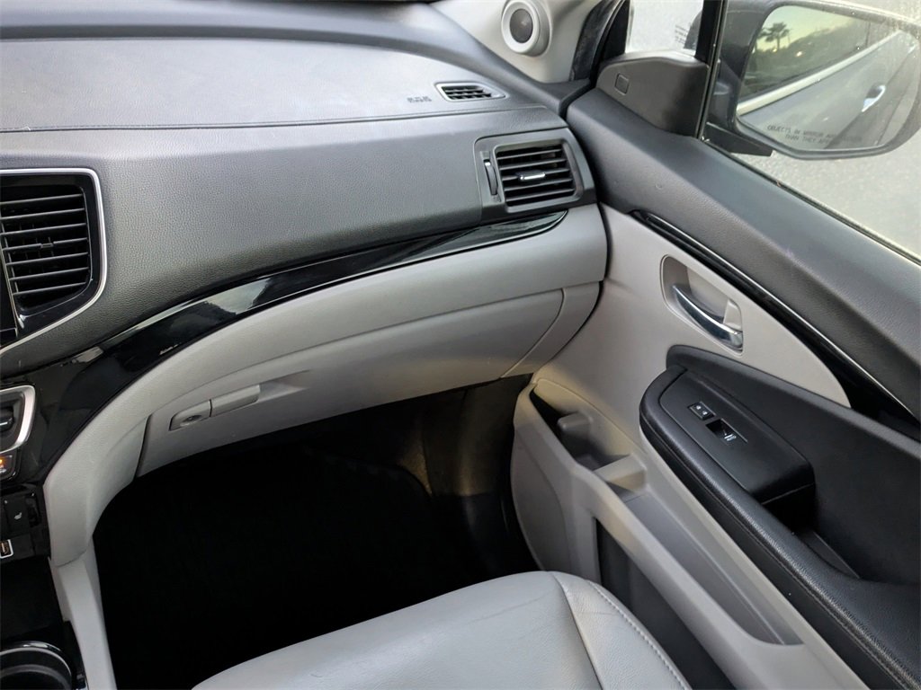 Used 2020 Honda Pilot Touring image 17
